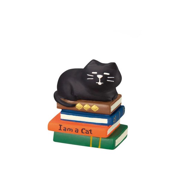 1 PC Resin Black Cat on Book for Diorama